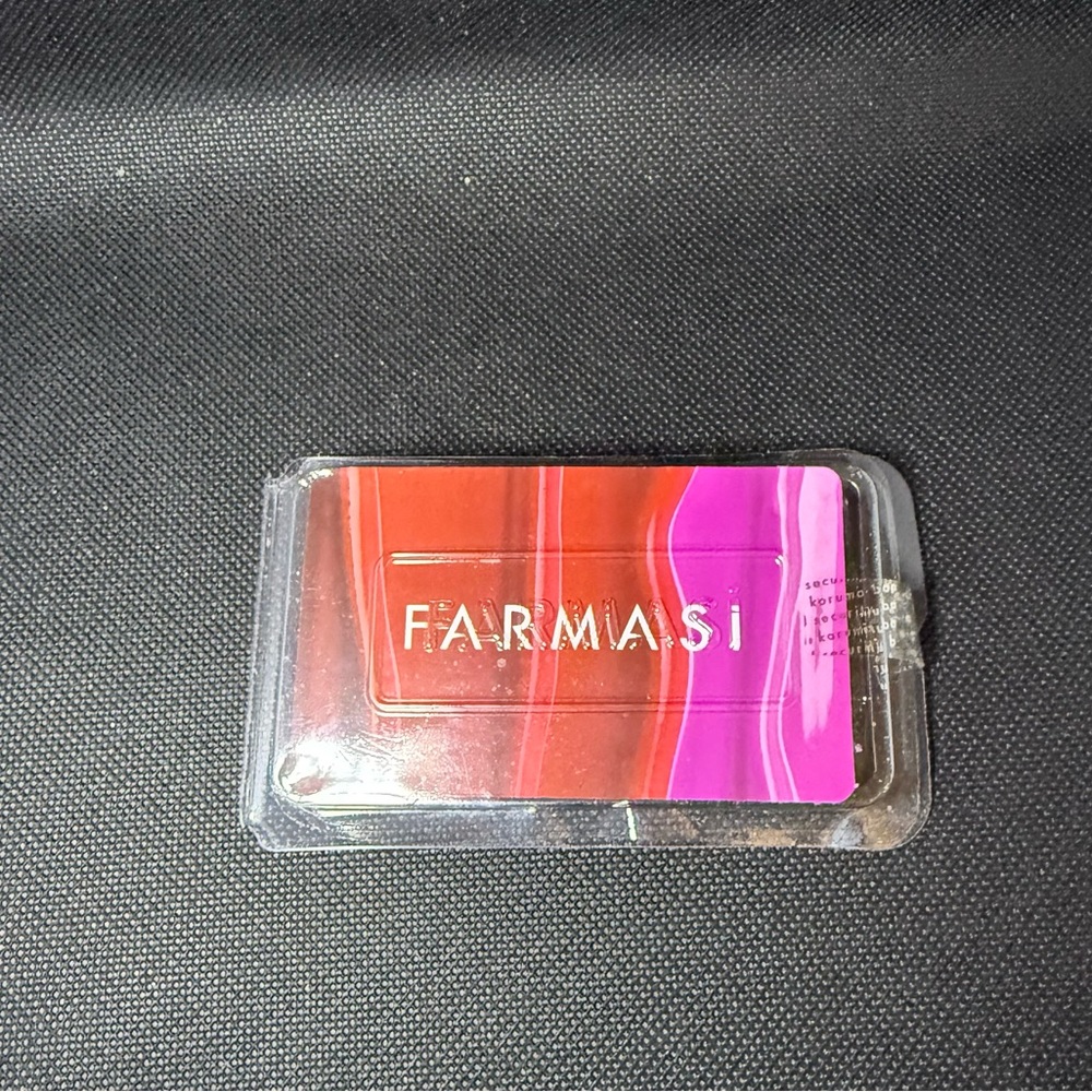 Brand New Farmasi 4 Pack of Mini Bold Red and Pink Lipsticks